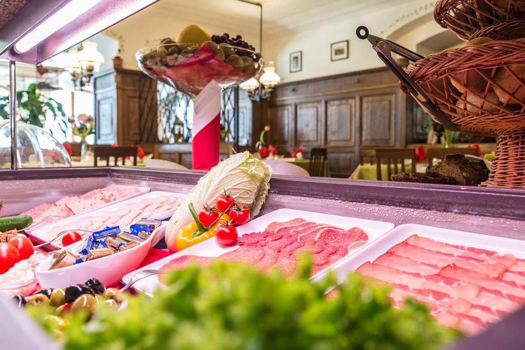 Metzgerei Gasthof Oberhauser - Hotel Zur Post Egling ภายนอก รูปภาพ