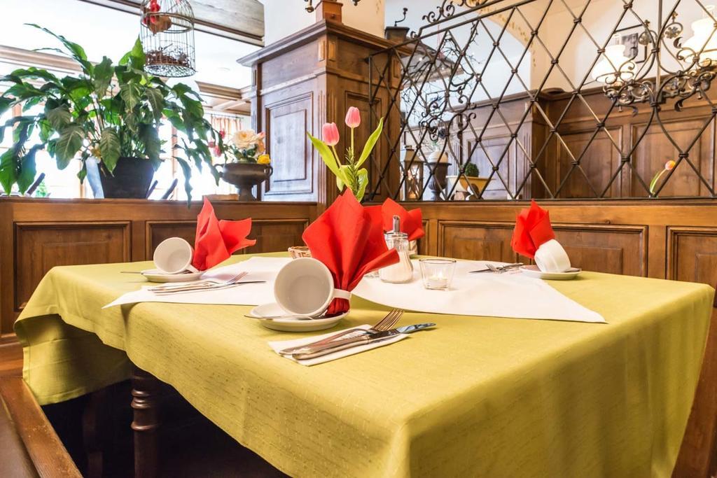 Metzgerei Gasthof Oberhauser - Hotel Zur Post Egling ภายนอก รูปภาพ