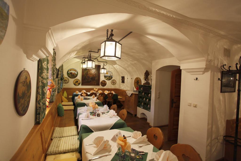 Metzgerei Gasthof Oberhauser - Hotel Zur Post Egling ภายนอก รูปภาพ